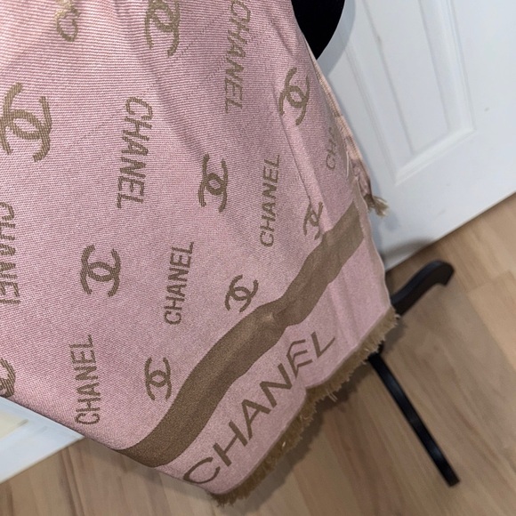 Pink and Gold Scarf - Picture 14 of 17